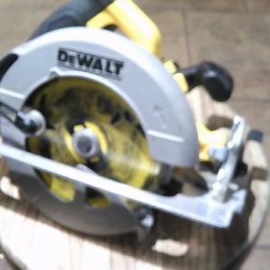 DEWALT DWE575SB Saw